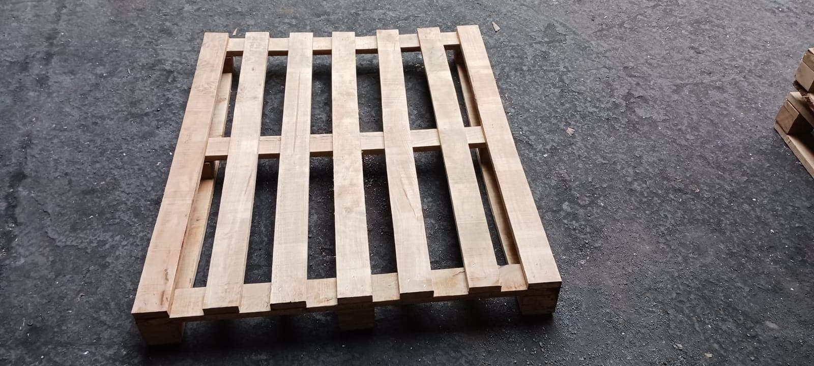 Reinforced pallet 100 × 120 cm