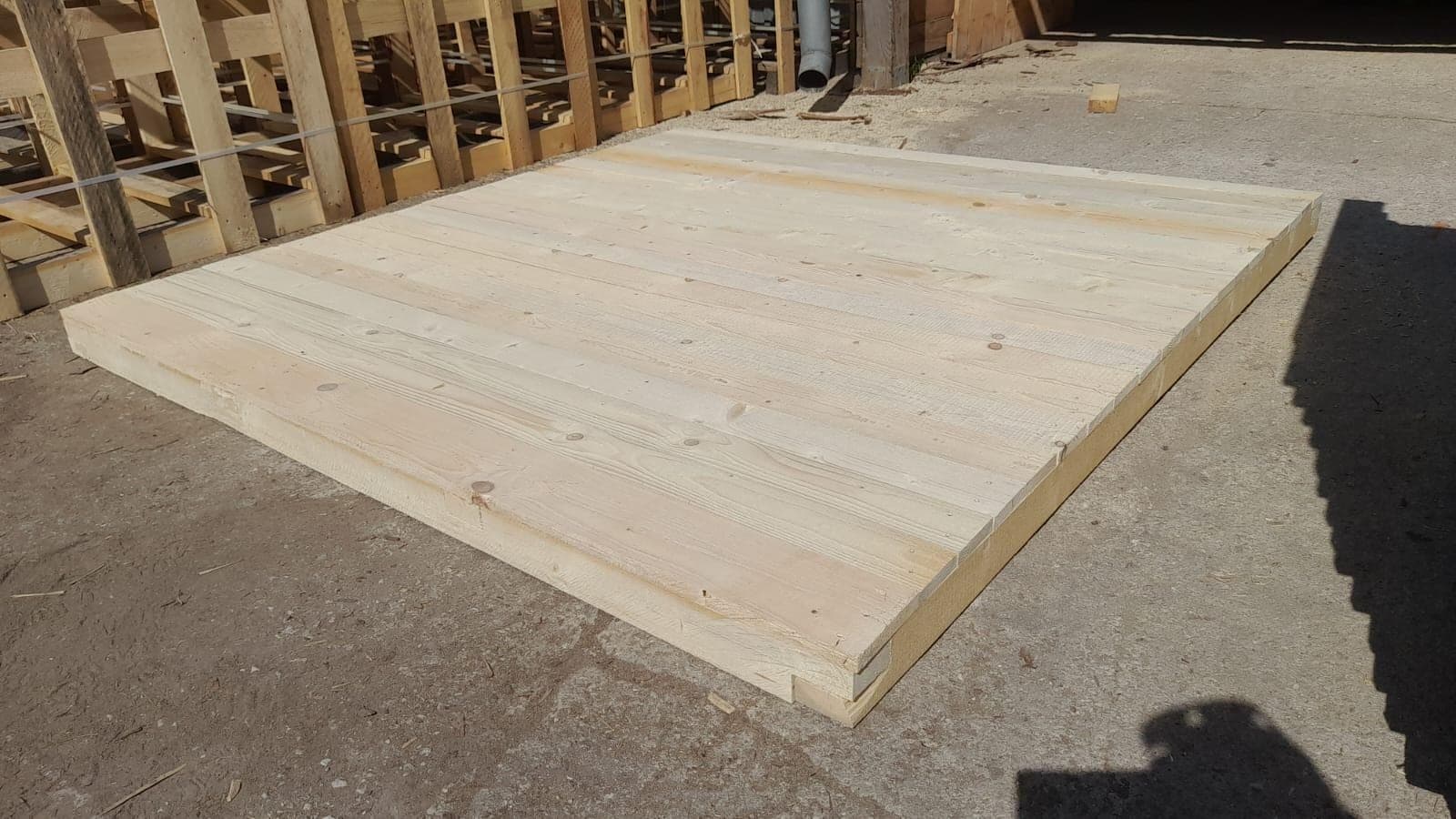 Wooden base measuring 2 × 2 metres